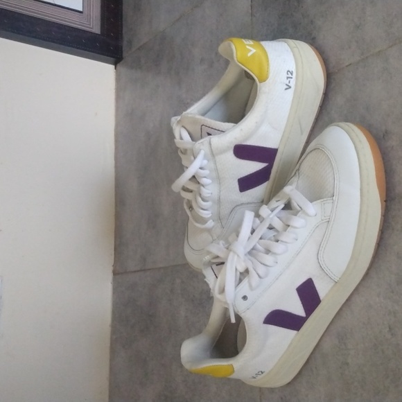 VEJA SHOES - Picture 1 of 12